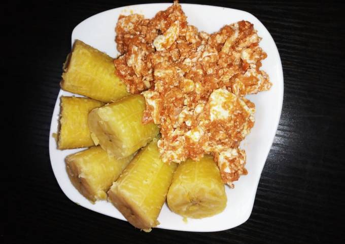 Boiled plantain with eggs